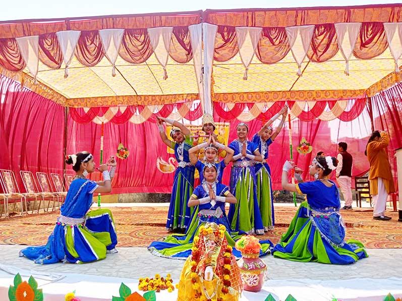 Indic Dance performances was organized at MVM Kalindipuram on the occasion of Vasant Panchmani.